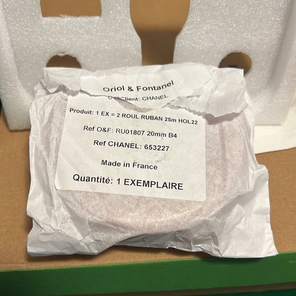 Chanel Holiday ribbon set.
2 Oriol and Fontanel.
Each is 20 m - Picture 10 of 10